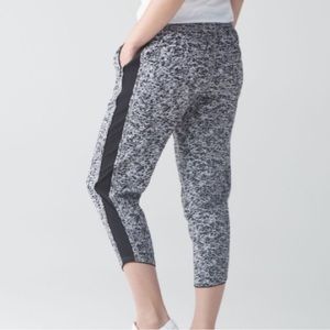 Lululemon Cropped Joggers